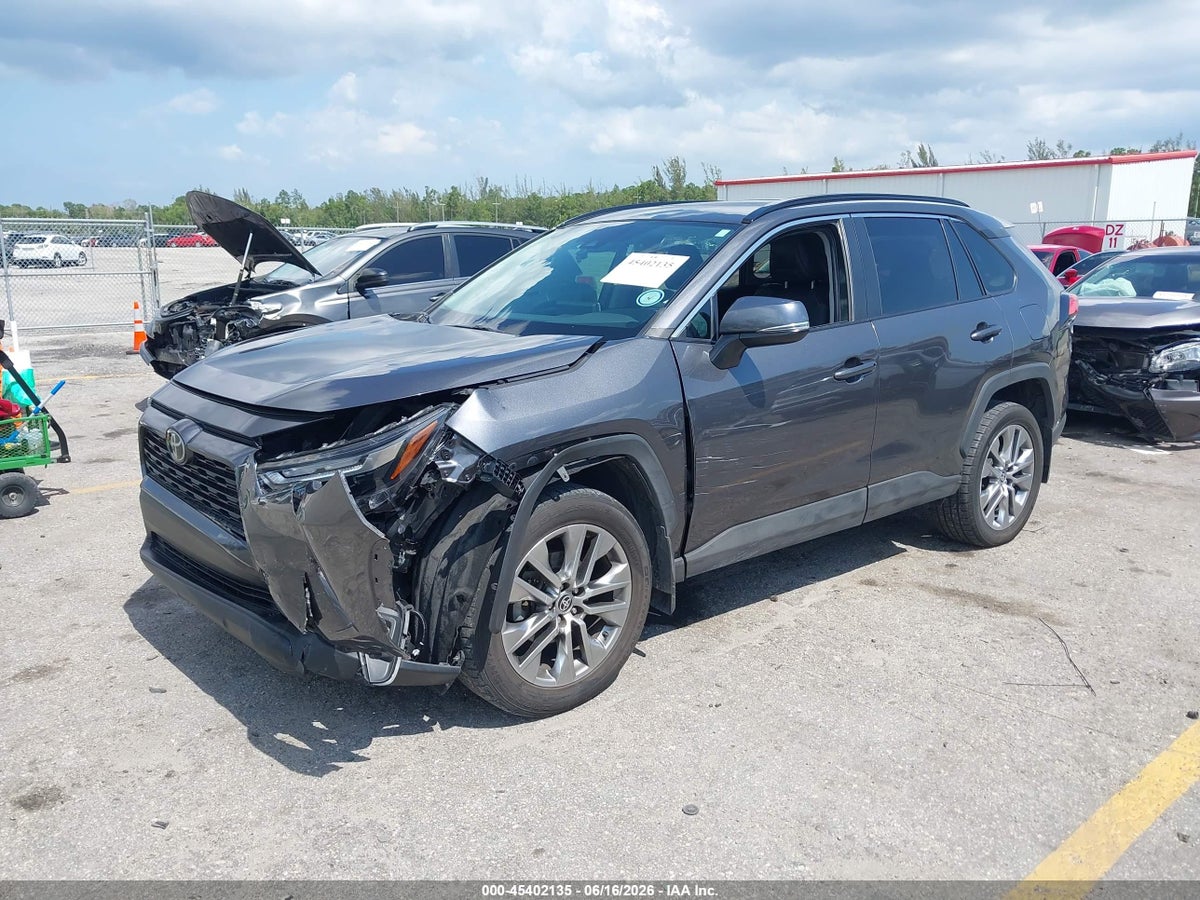 2023 TOYOTA RAV4 XLE PREMIUM — снимка 2