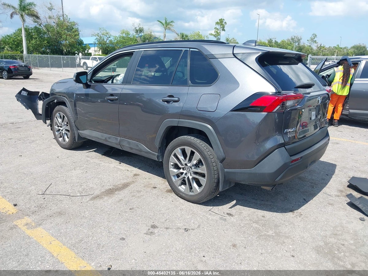 2023 TOYOTA RAV4 XLE PREMIUM — снимка 3