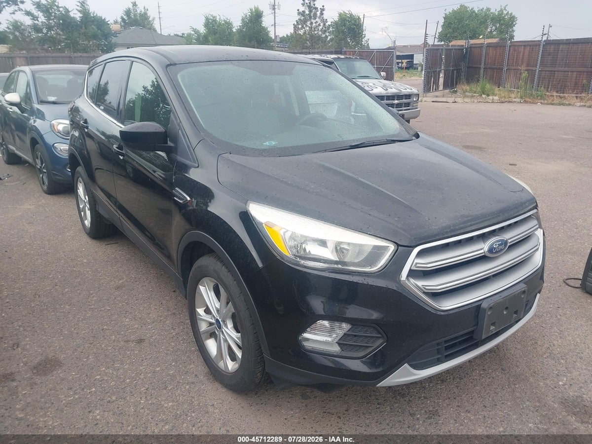 2017 FORD ESCAPE SE