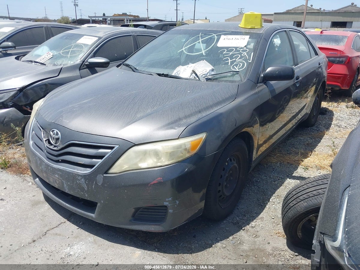 2011 TOYOTA CAMRY LE — снимка 2
