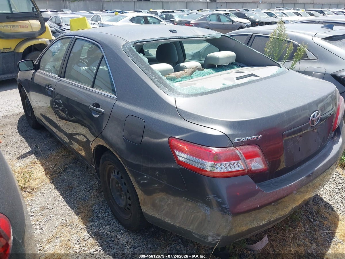 2011 TOYOTA CAMRY LE — снимка 3