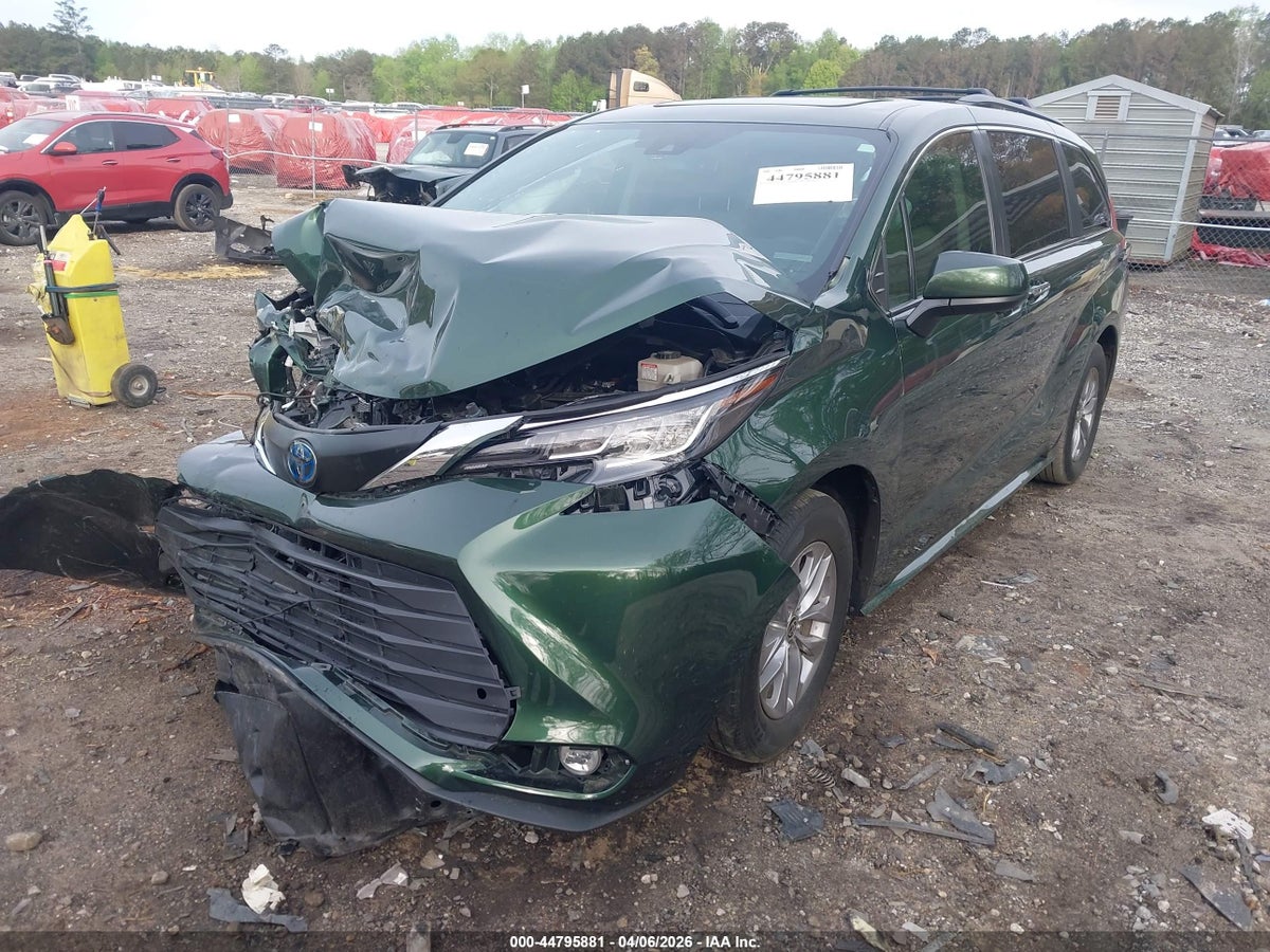 2022 TOYOTA SIENNA XLE — снимка 2