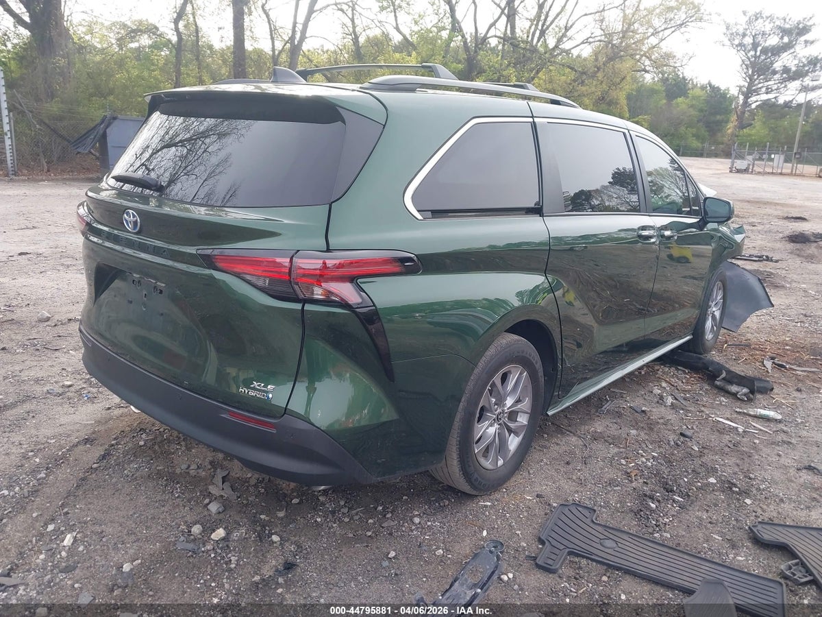 2022 TOYOTA SIENNA XLE — снимка 4