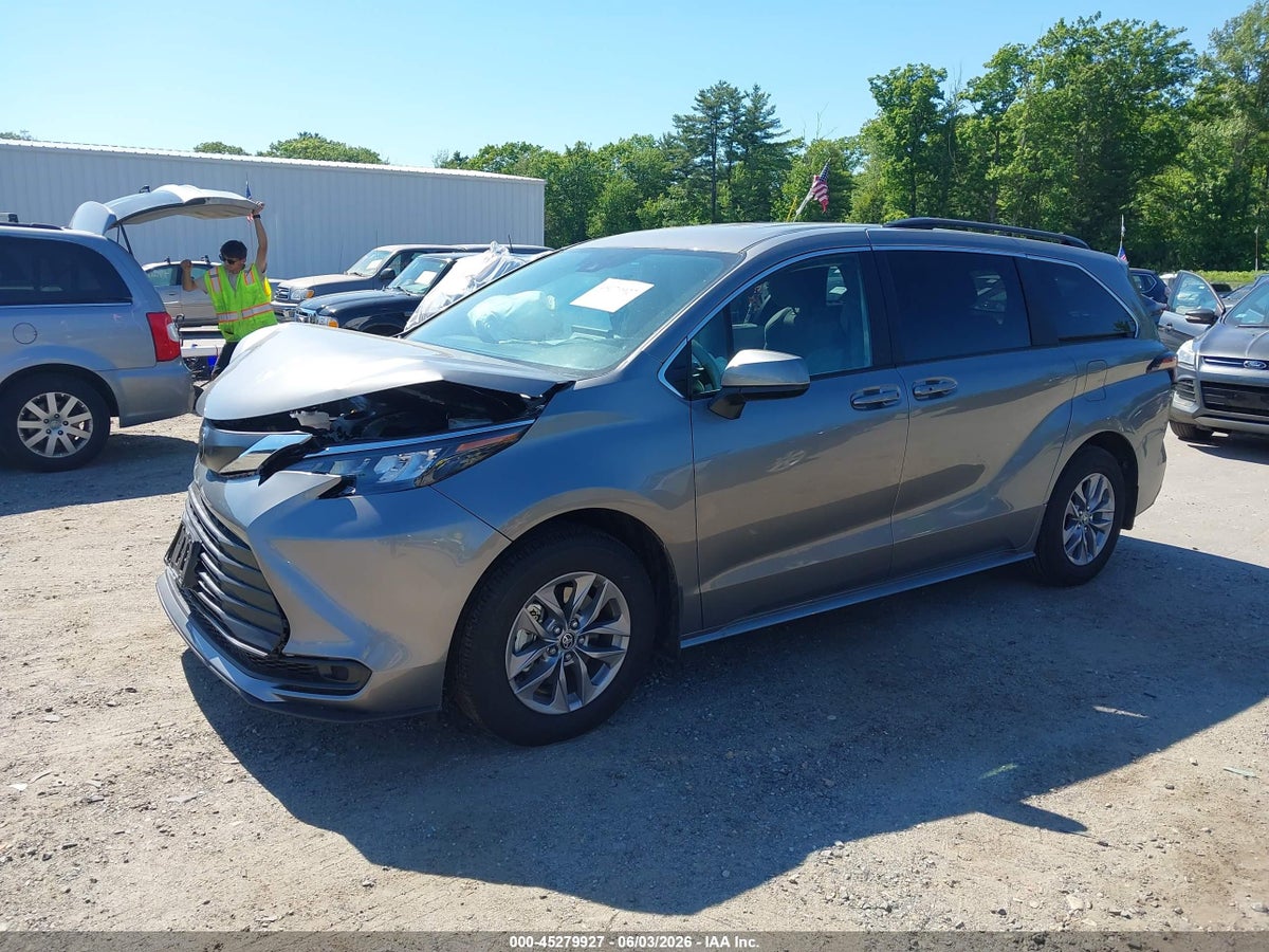 2026 TOYOTA SIENNA LE — снимка 2