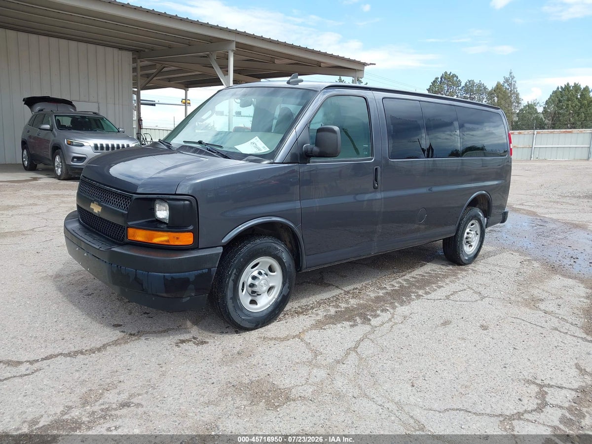 2017 CHEVROLET EXPRESS 2500 LS — снимка 2