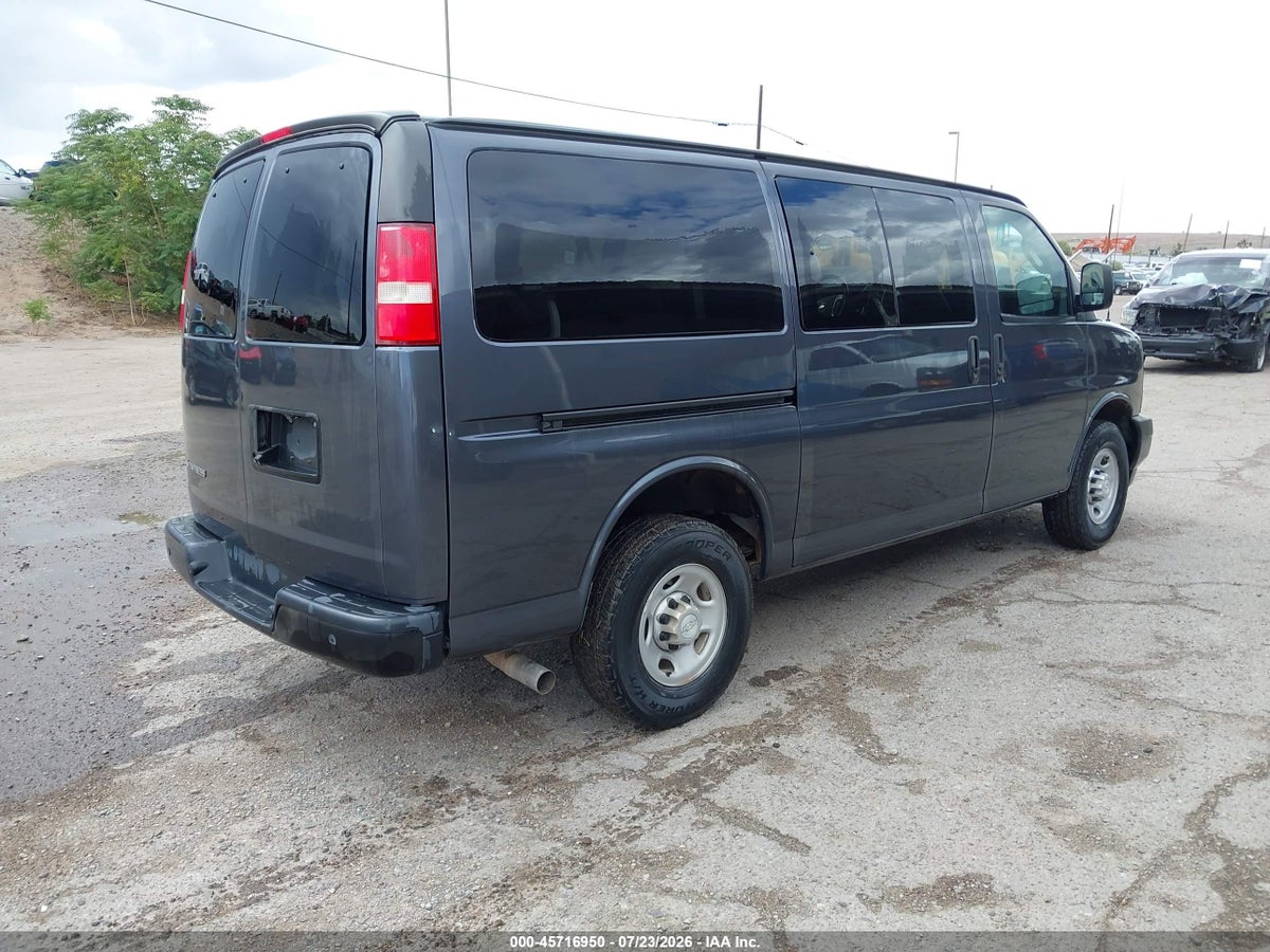 2017 CHEVROLET EXPRESS 2500 LS — снимка 4