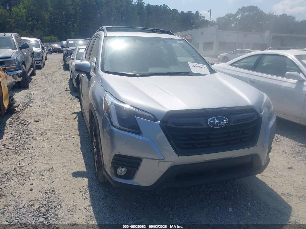 2022 SUBARU FORESTER LIMITED