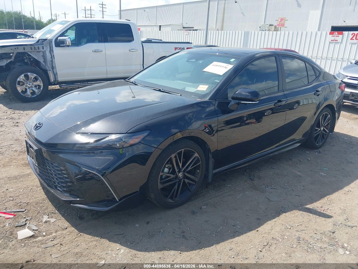 2025 TOYOTA CAMRY XSE — снимка 2