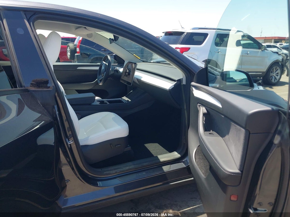 2025 TESLA MODEL Y PERFORMANCE DUAL MOTOR ALL-WHEEL DRIVE — снимка 5