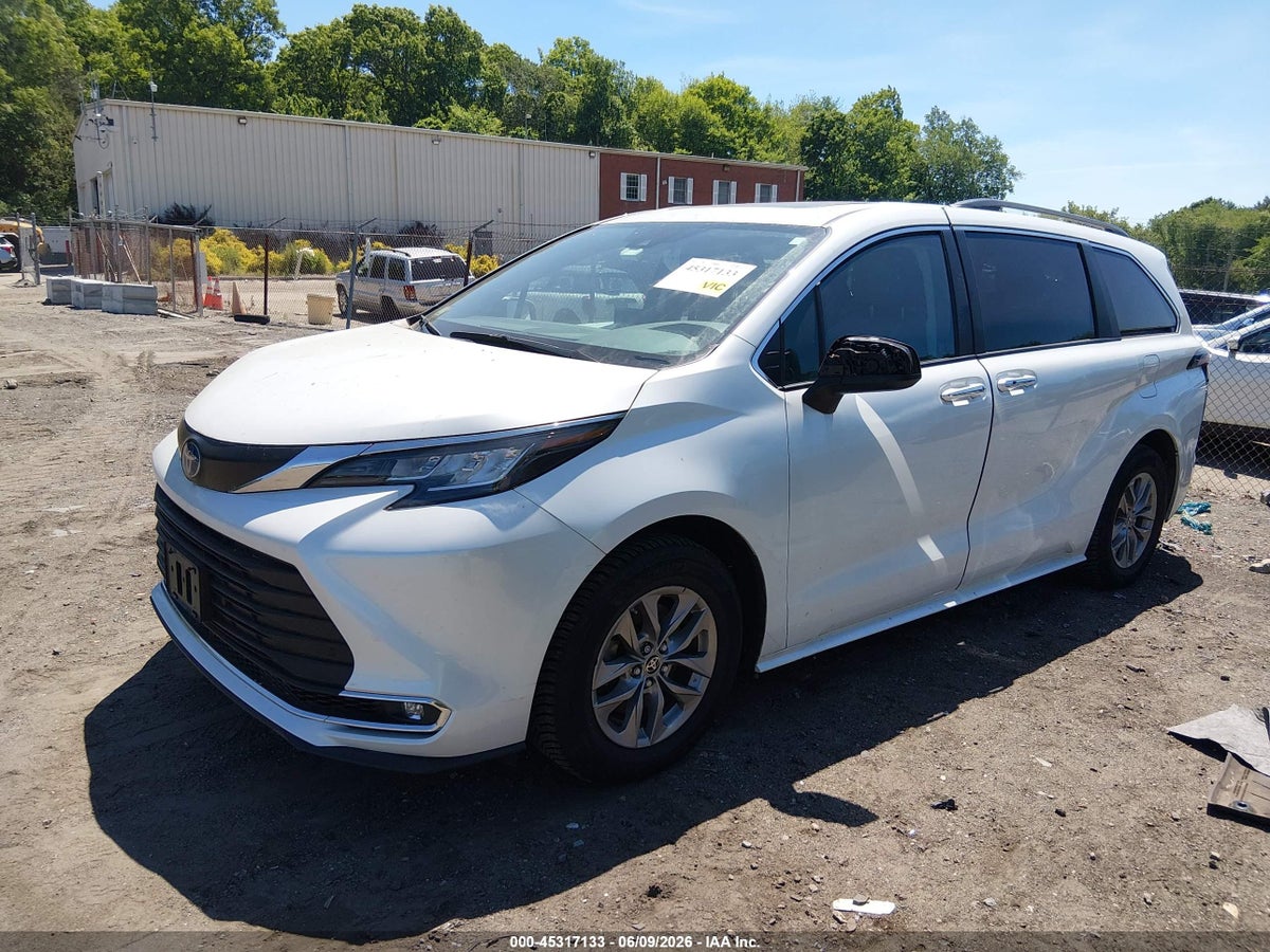 2022 TOYOTA SIENNA XLE — снимка 2