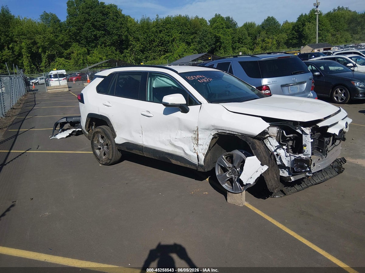 2022 TOYOTA RAV4 XLE