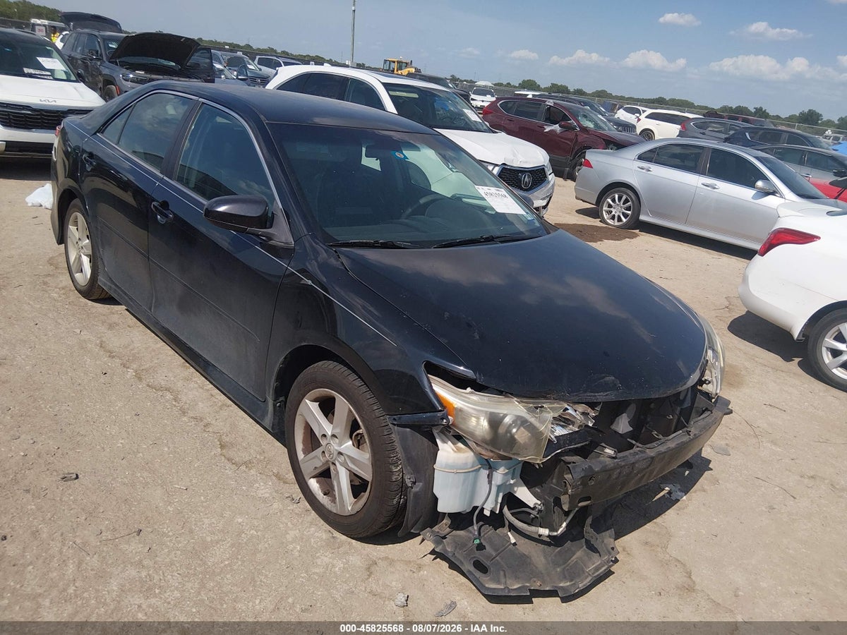 2014 TOYOTA CAMRY SE