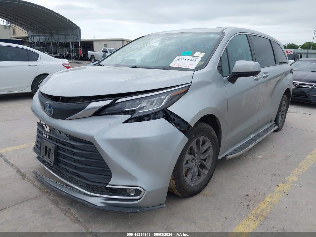 2022 TOYOTA SIENNA XLE — снимка 2
