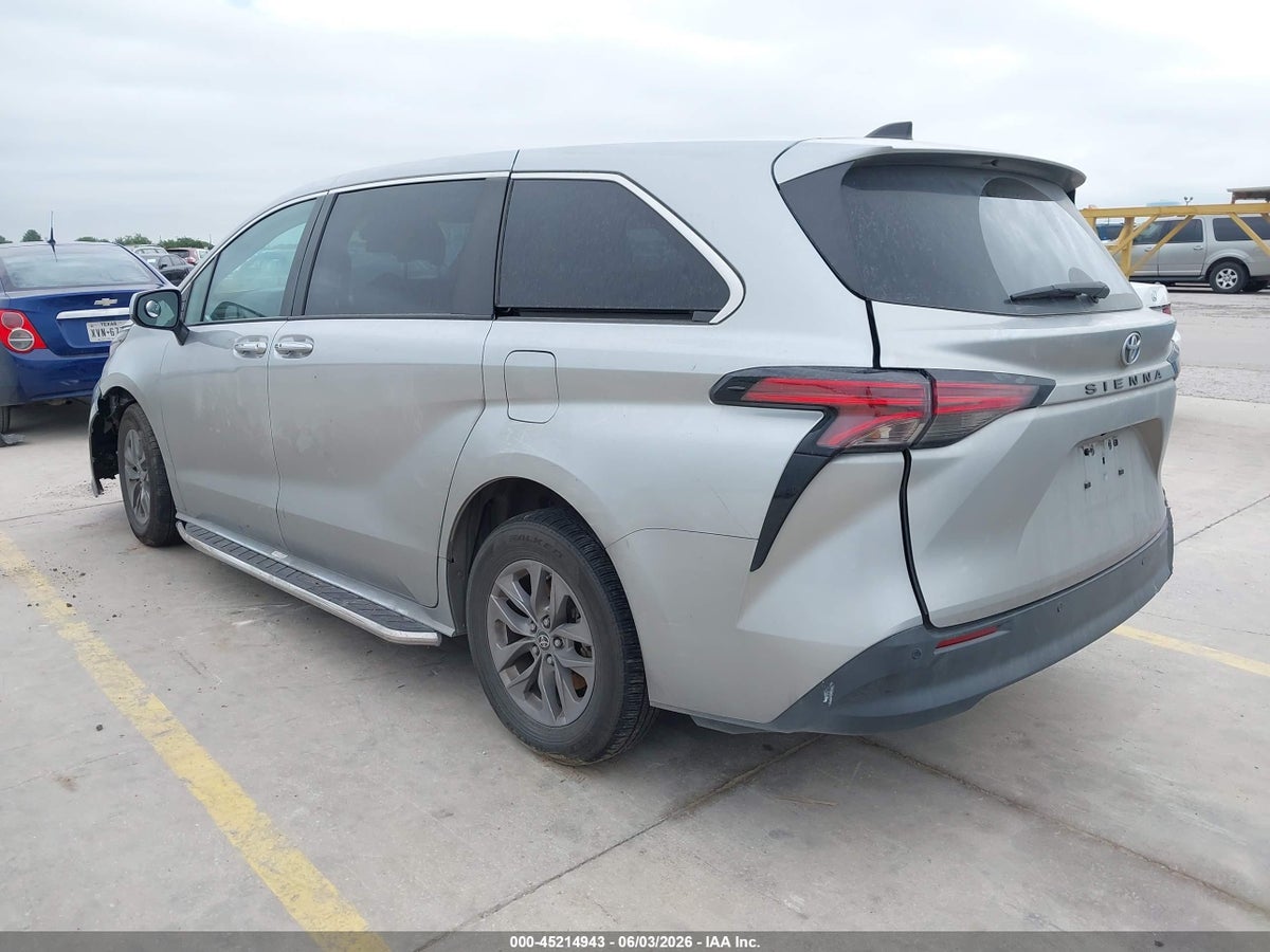 2022 TOYOTA SIENNA XLE — снимка 3