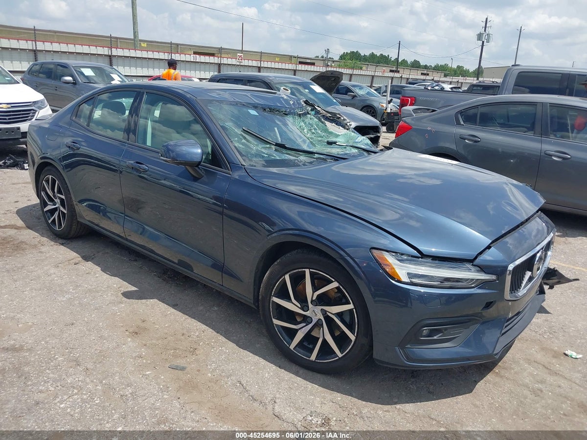 2020 VOLVO S60 MOMENTUM