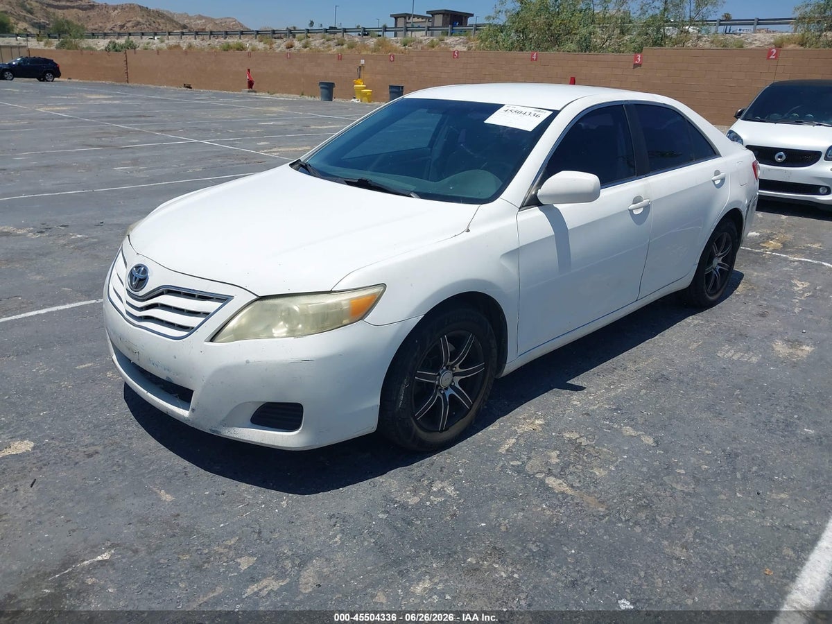 2011 TOYOTA CAMRY LE — снимка 2