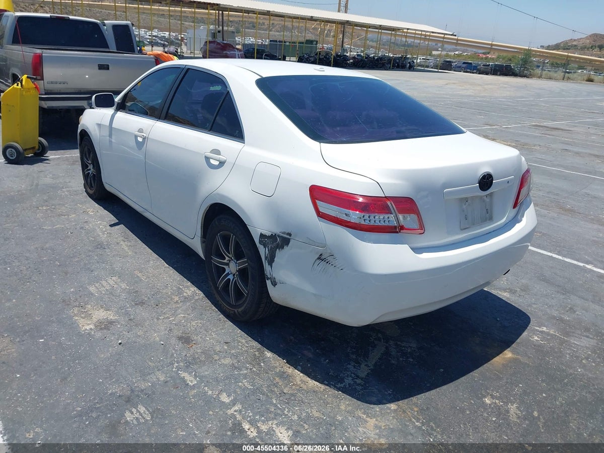2011 TOYOTA CAMRY LE — снимка 3