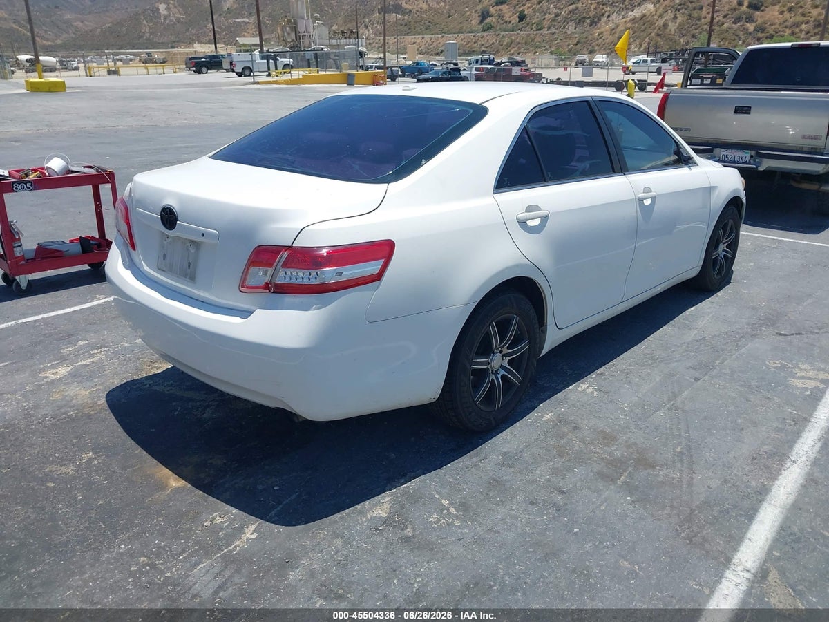 2011 TOYOTA CAMRY LE — снимка 4