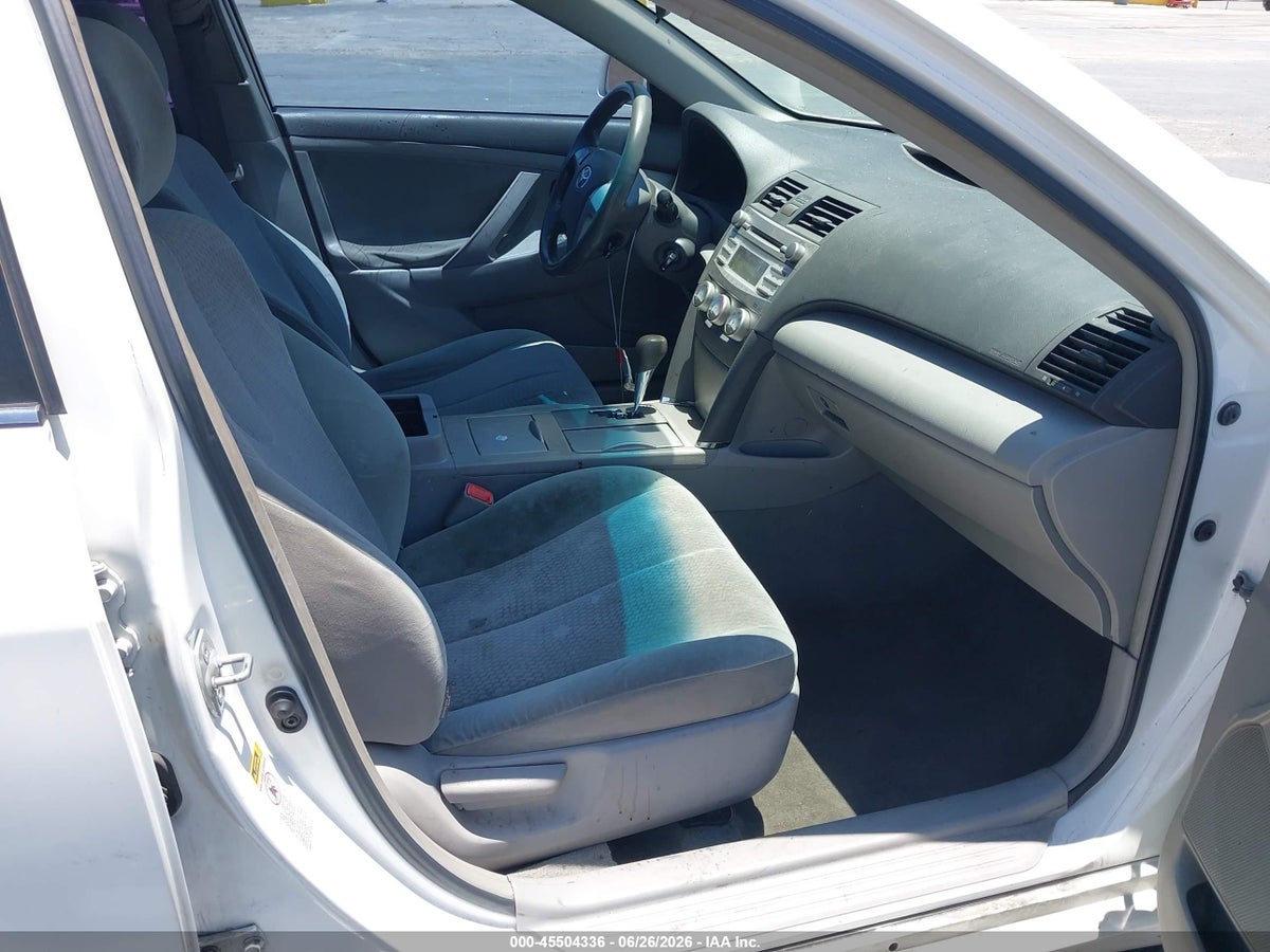 2011 TOYOTA CAMRY LE — снимка 5