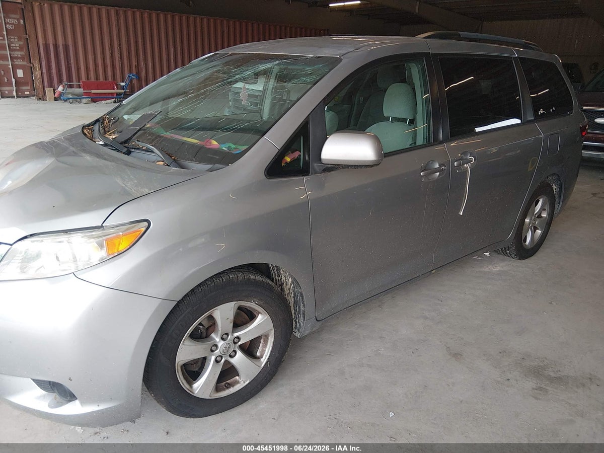 2016 TOYOTA SIENNA LE 8 PASSENGER — снимка 2