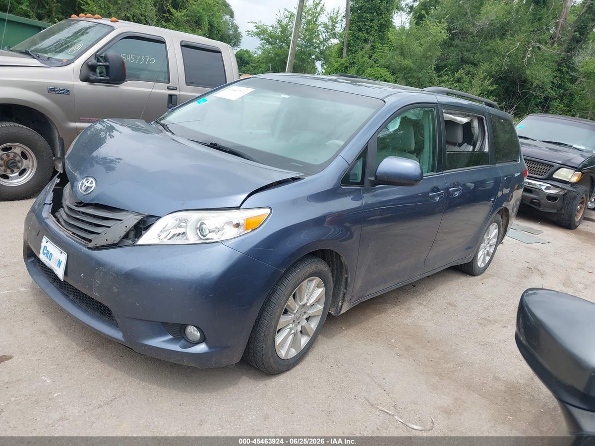 2013 TOYOTA SIENNA XLE 7 PASSENGER — снимка 2