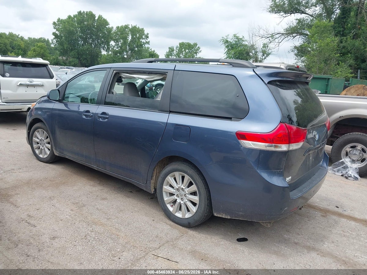2013 TOYOTA SIENNA XLE 7 PASSENGER — снимка 3