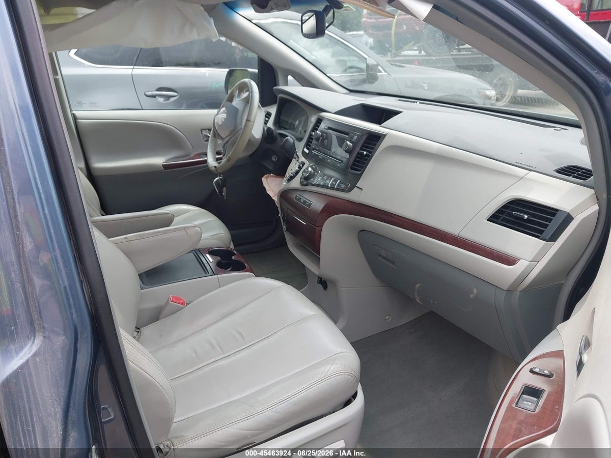 2013 TOYOTA SIENNA XLE 7 PASSENGER — снимка 5