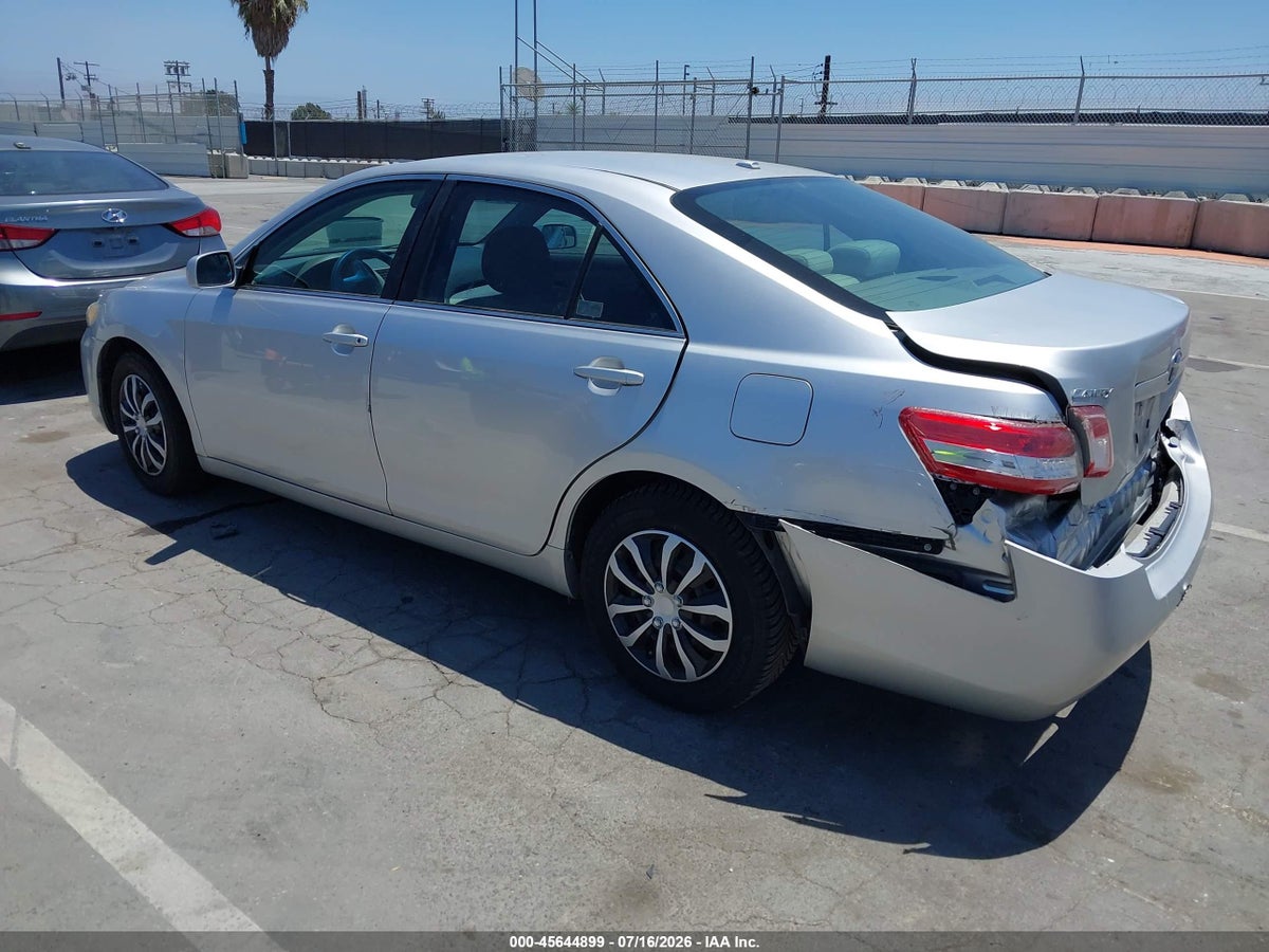 2011 TOYOTA CAMRY LE — снимка 3