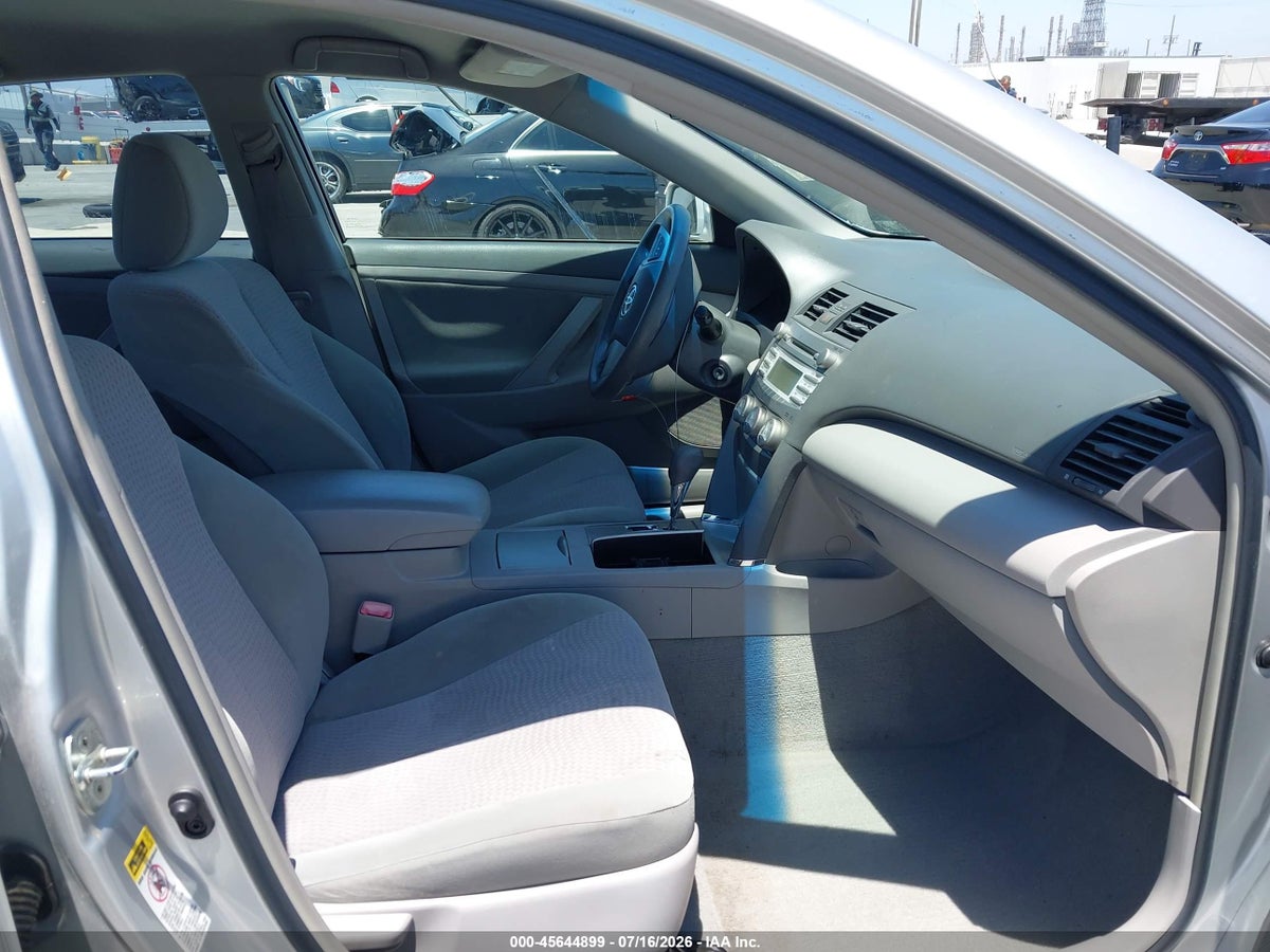 2011 TOYOTA CAMRY LE — снимка 5