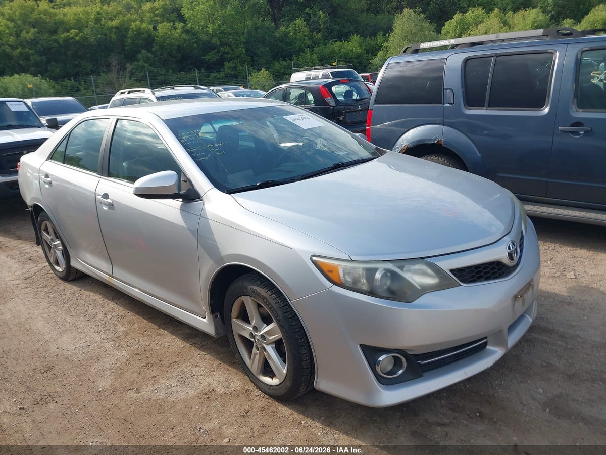2014 TOYOTA CAMRY SE