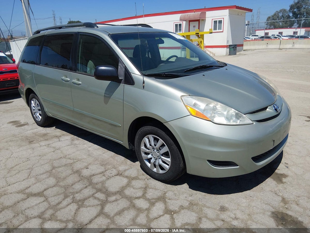 2010 TOYOTA SIENNA LE