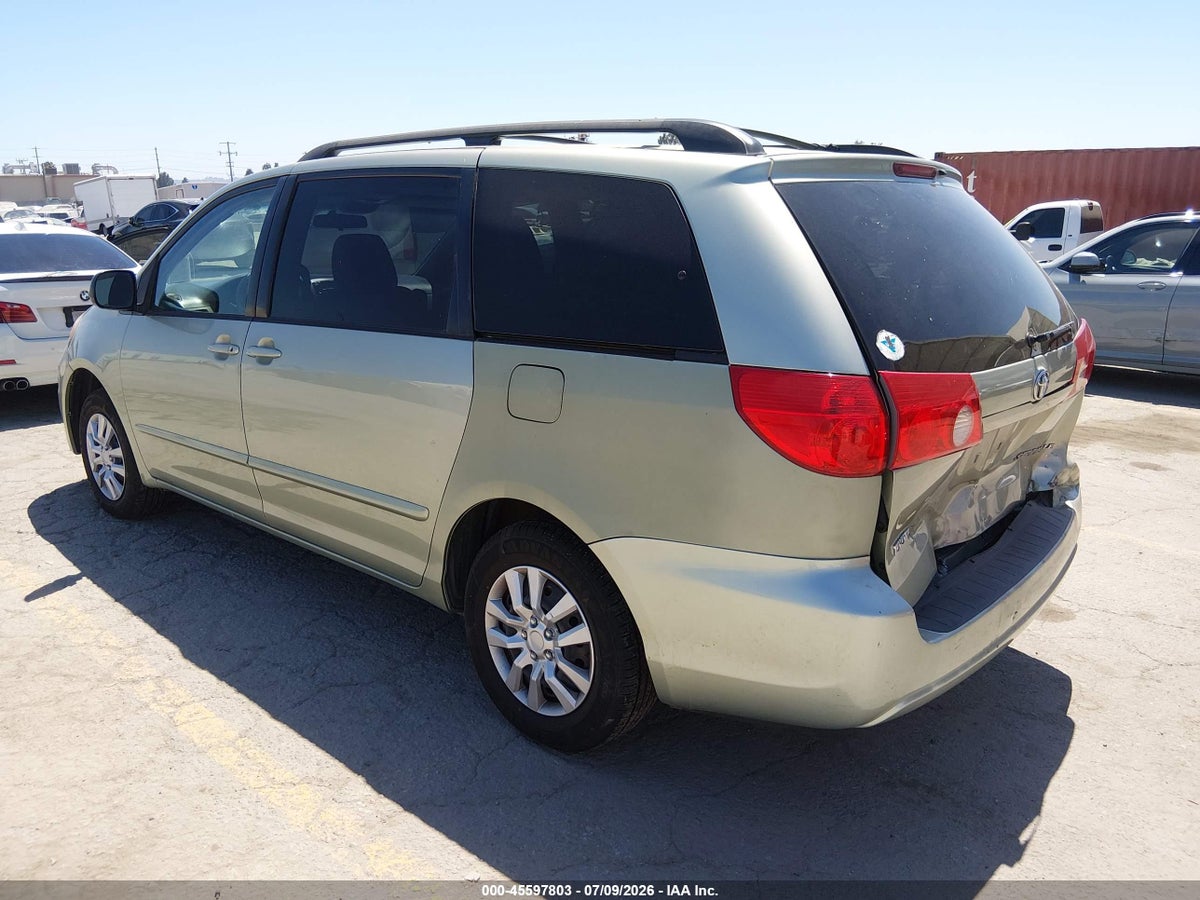 2010 TOYOTA SIENNA LE — снимка 3