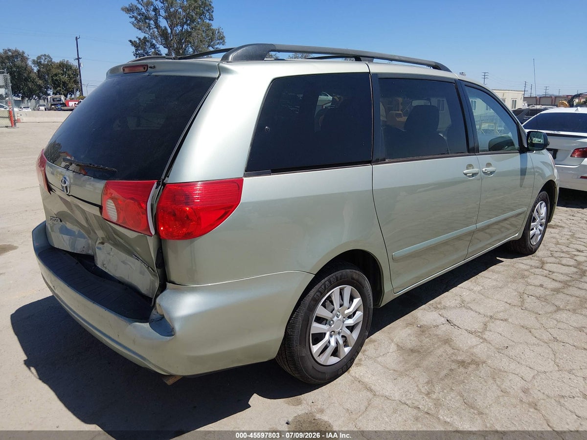 2010 TOYOTA SIENNA LE — снимка 4
