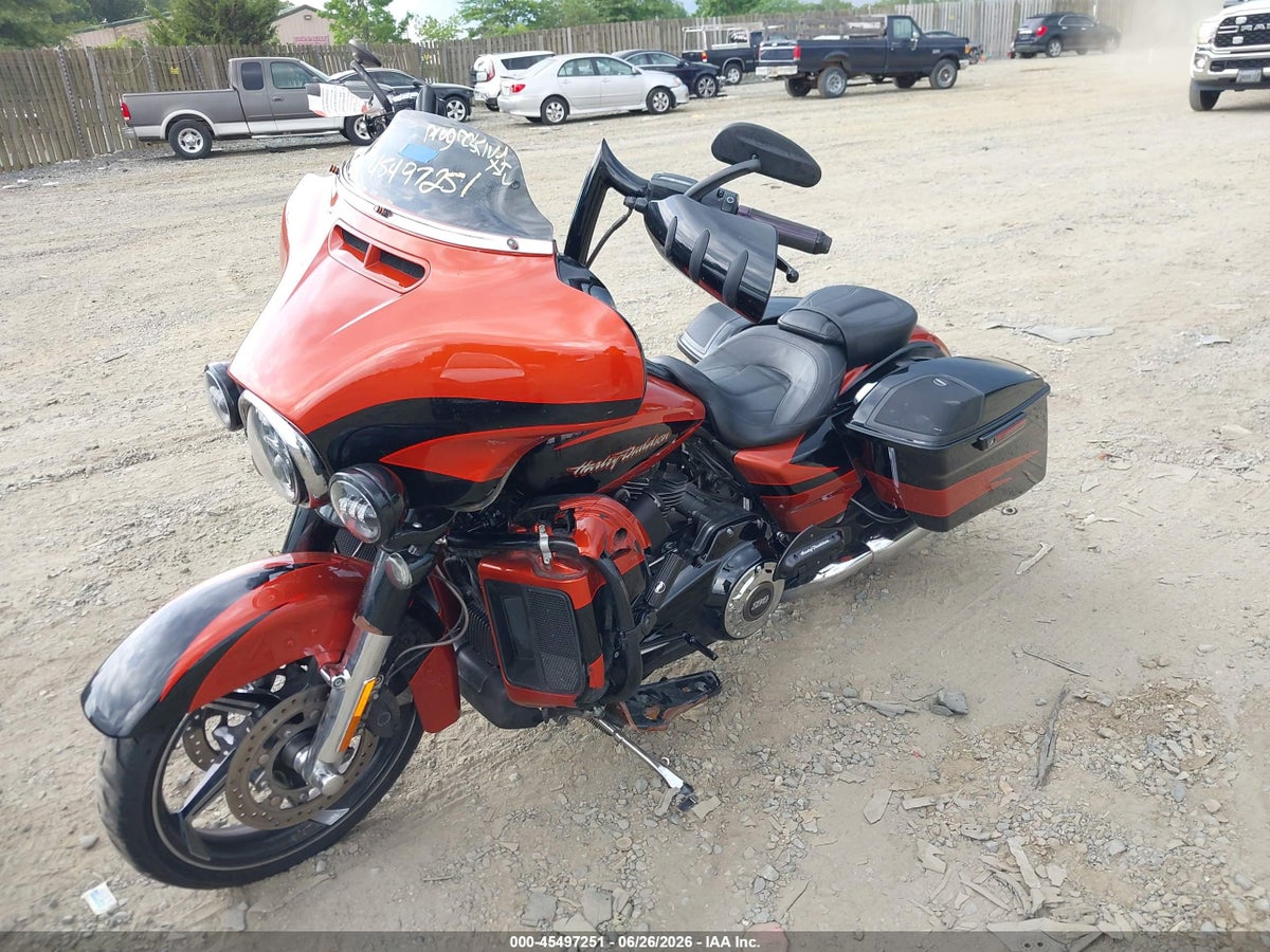 2017 HARLEY-DAVIDSON FLHXSE CVO STREET GLIDE — снимка 2