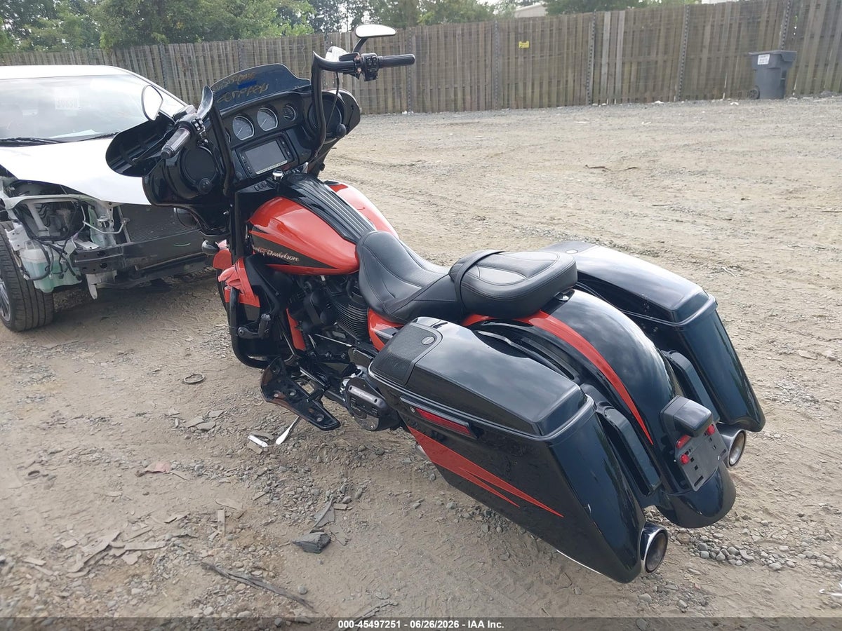 2017 HARLEY-DAVIDSON FLHXSE CVO STREET GLIDE — снимка 3