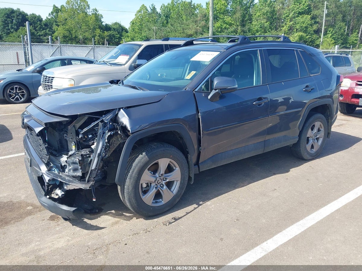 2025 TOYOTA RAV4 XLE — снимка 2