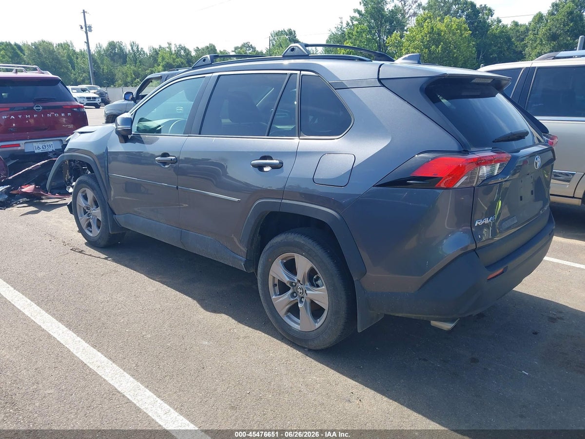 2025 TOYOTA RAV4 XLE — снимка 3