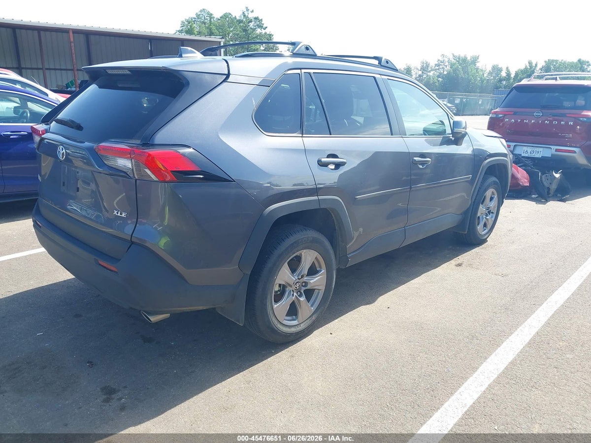 2025 TOYOTA RAV4 XLE — снимка 4