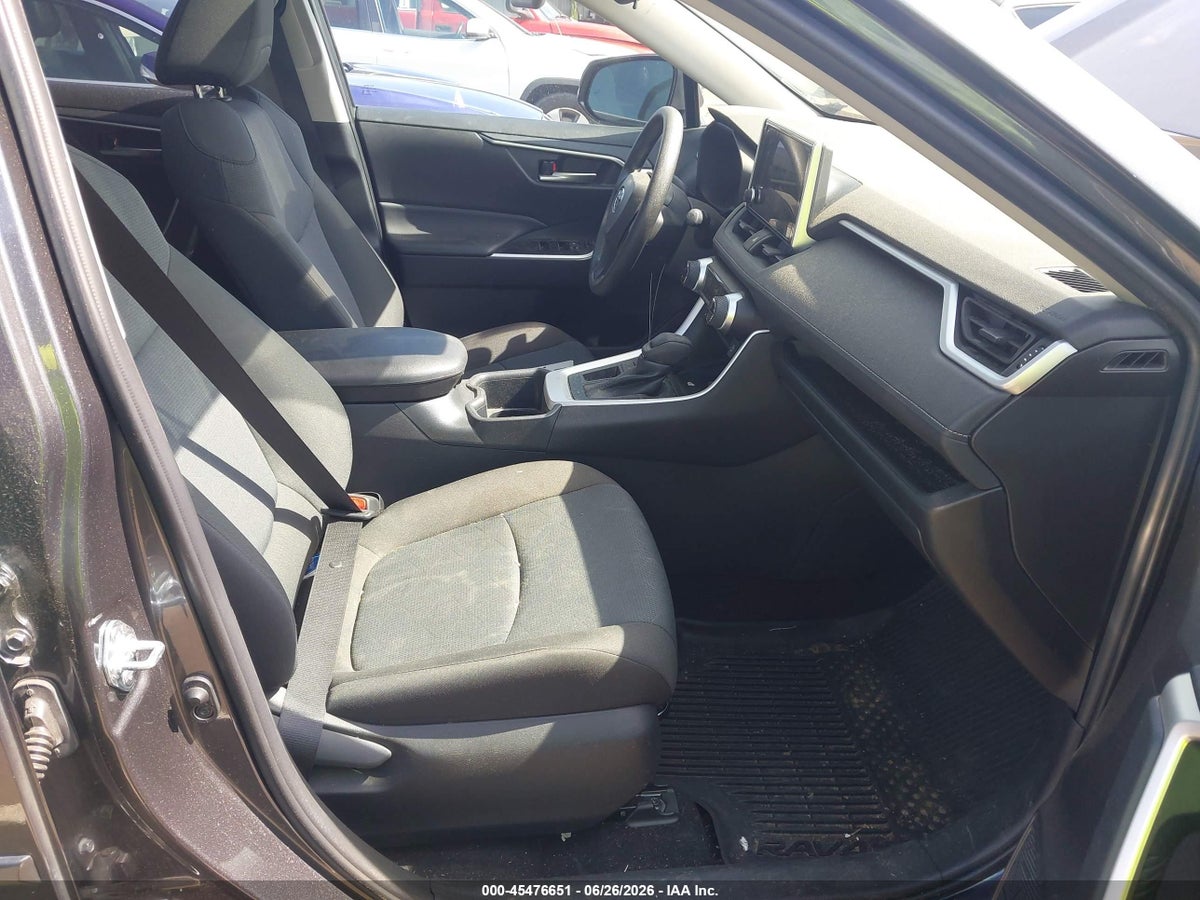 2025 TOYOTA RAV4 XLE — снимка 5