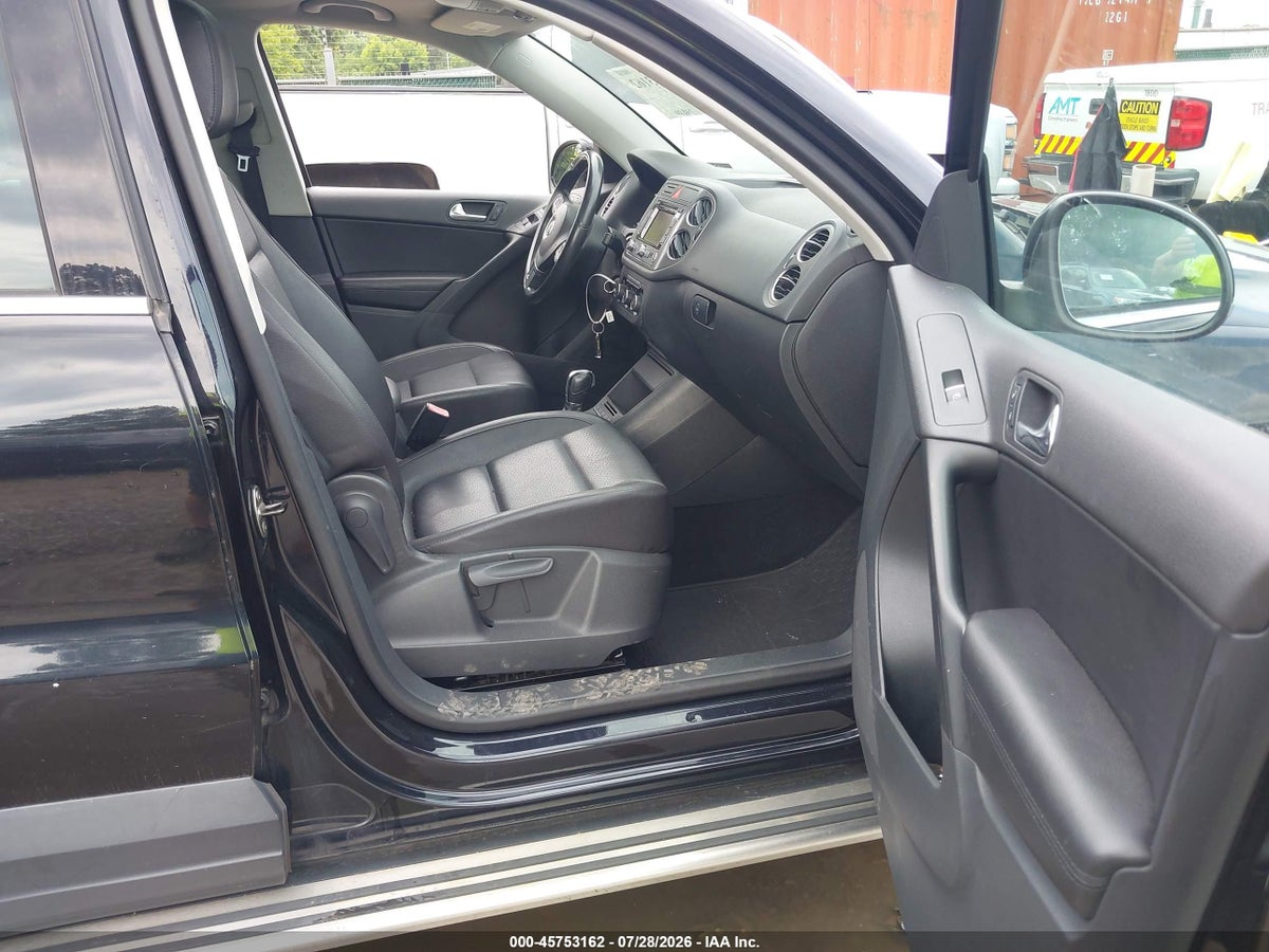 2011 VOLKSWAGEN TIGUAN SE — снимка 5