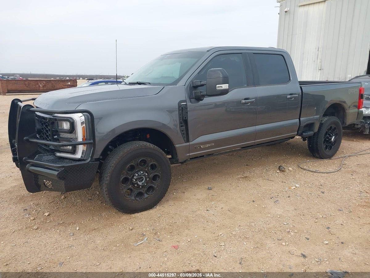 2026 FORD F-350 LARIAT — снимка 2