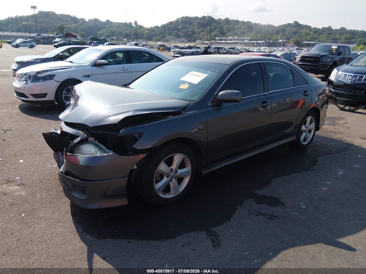 2011 TOYOTA CAMRY SE — снимка 2
