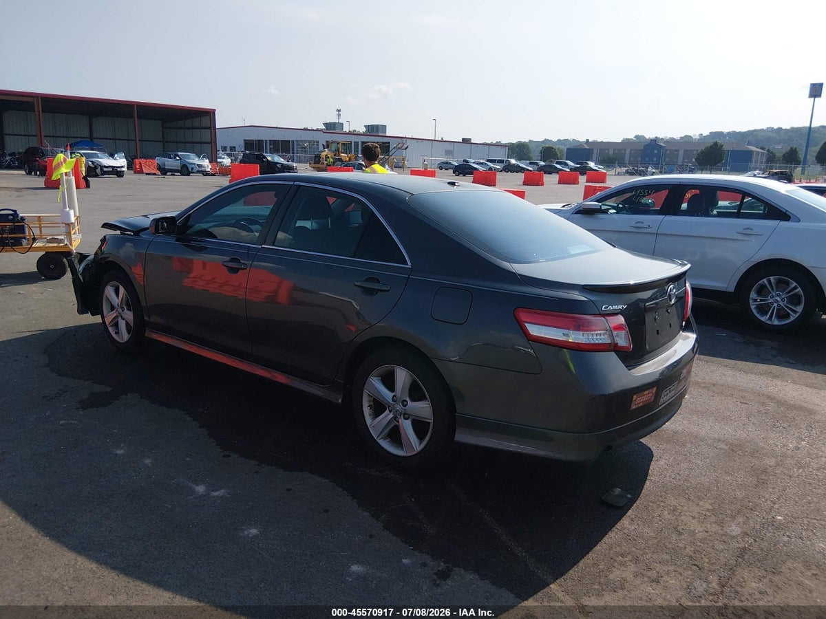 2011 TOYOTA CAMRY SE — снимка 3
