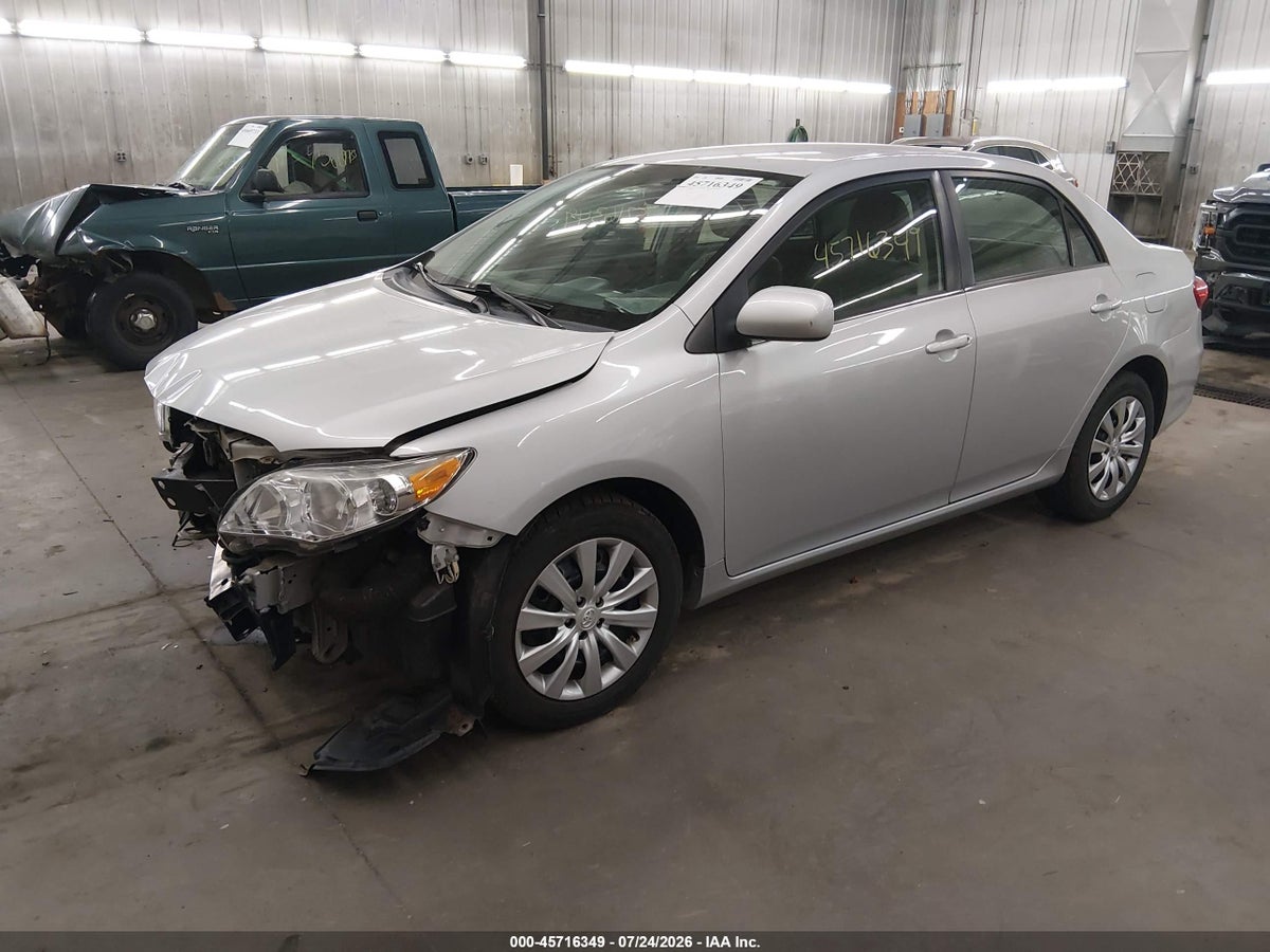 2013 TOYOTA COROLLA LE — снимка 2