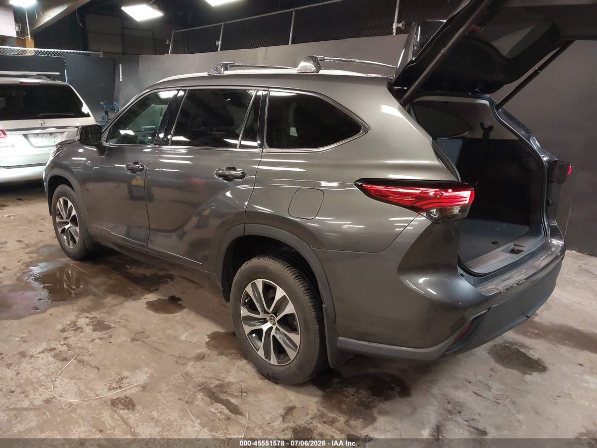 2022 TOYOTA HIGHLANDER XLE — снимка 3