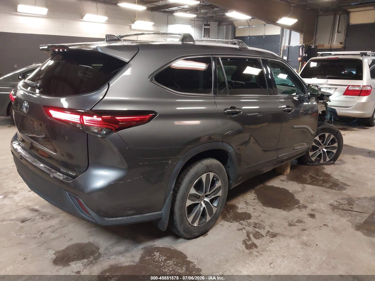 2022 TOYOTA HIGHLANDER XLE — снимка 4