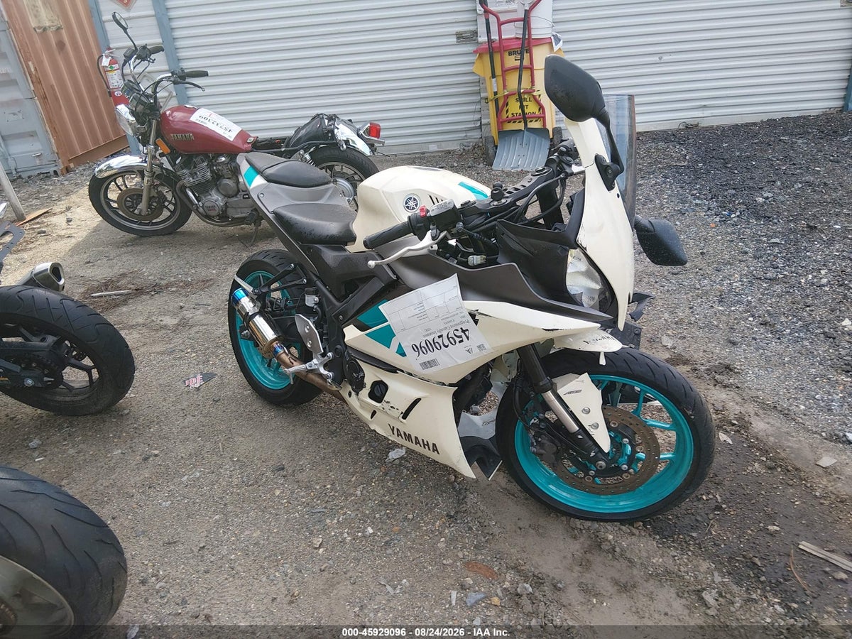 2024 YAMAHA YZFR3 A