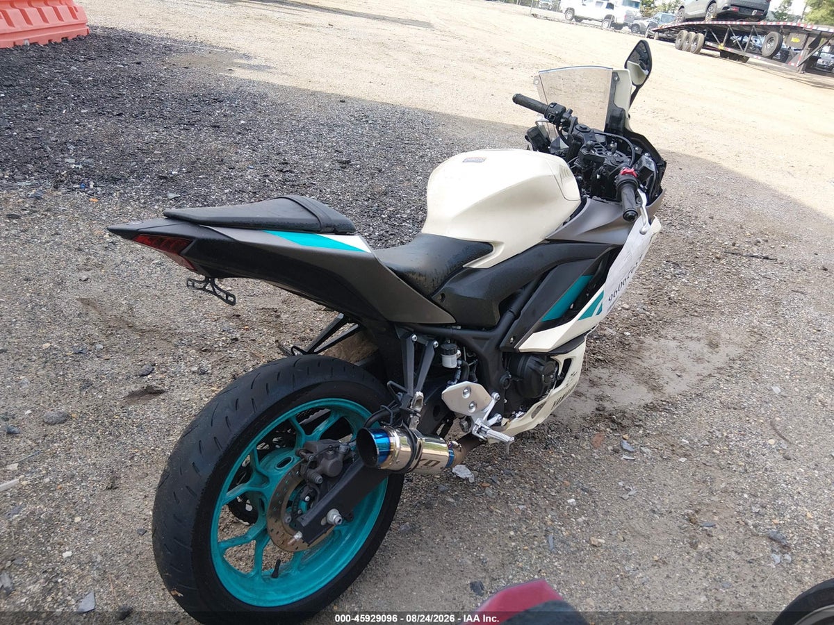2024 YAMAHA YZFR3 A — снимка 4