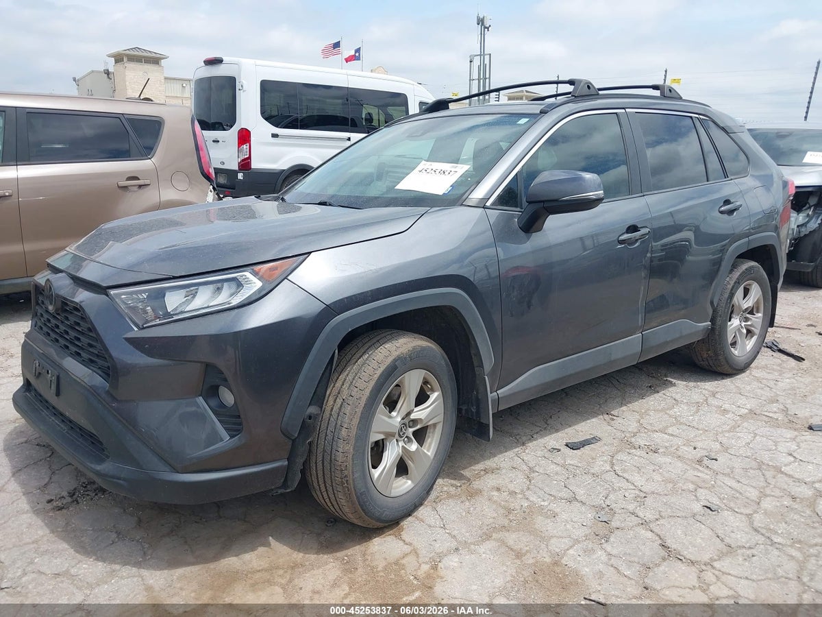 2021 TOYOTA RAV4 XLE — снимка 2