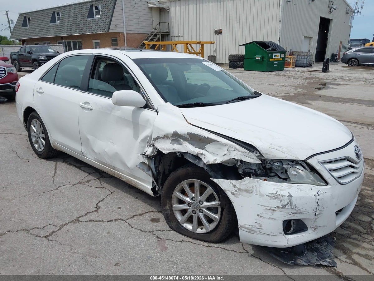 2011 TOYOTA CAMRY XLE V6